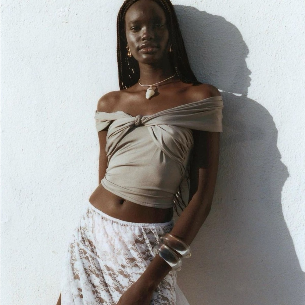 NWT Belle Grey Peony Top